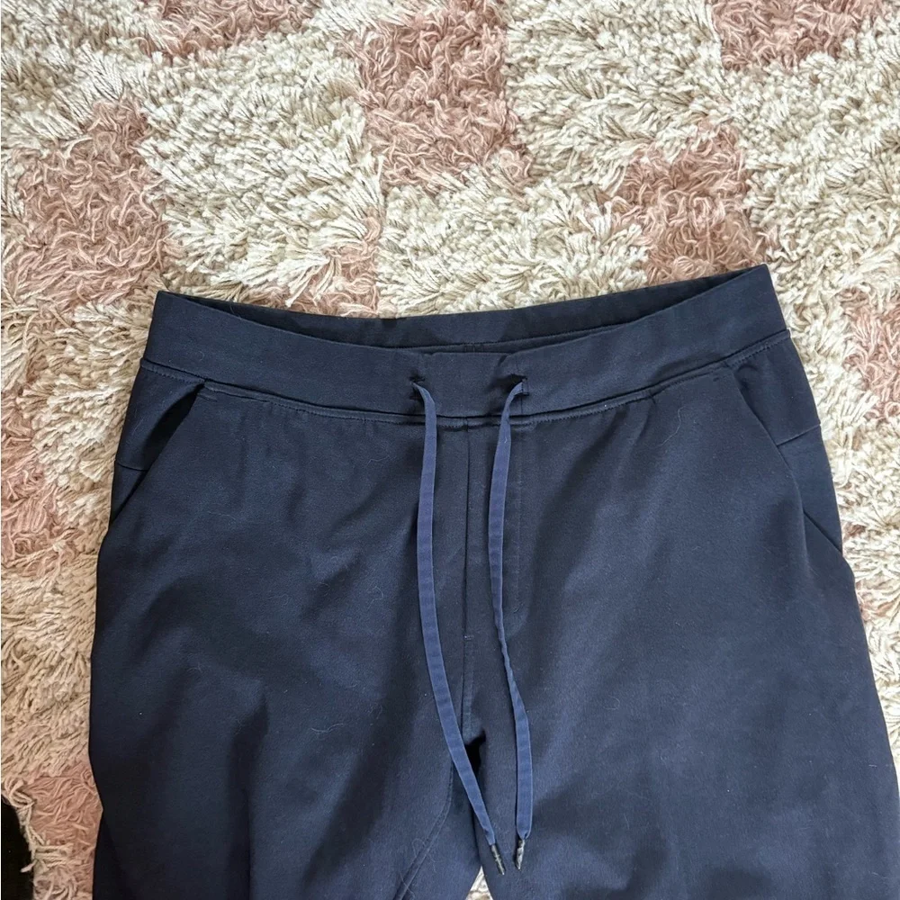 lululemon athletica Men's Navy Slim Jogger Pants 🍋